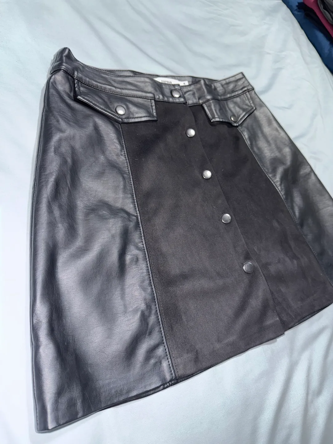 Black faux leather & suede skirt