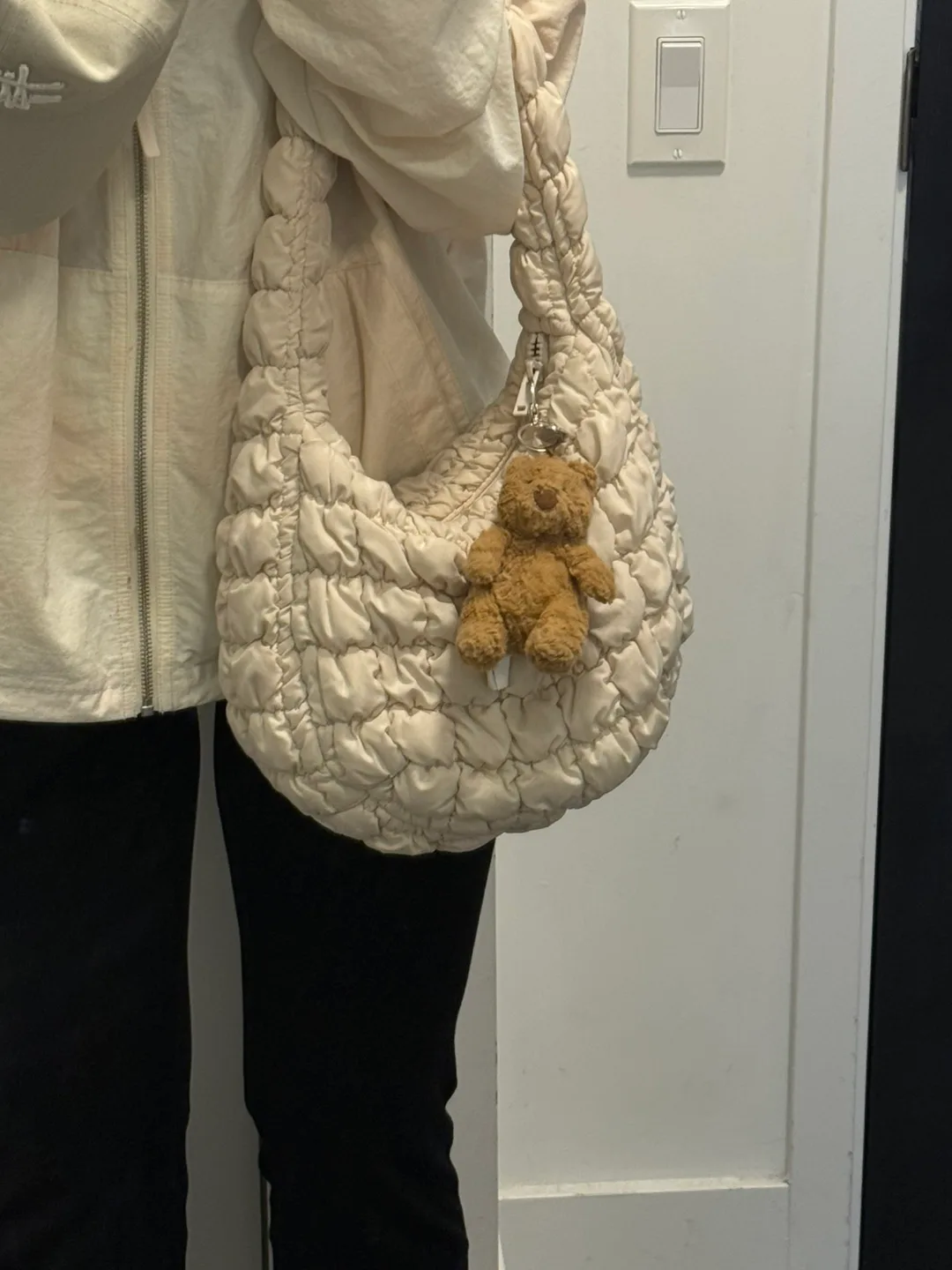 Cream COS Quilted Shoulder Small Bag image indicator(5)