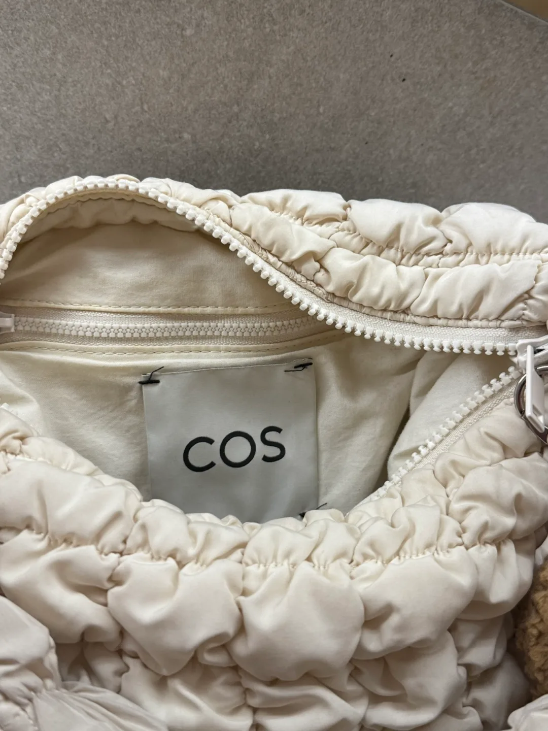 Cream COS Quilted Shoulder Small Bag image indicator(2)