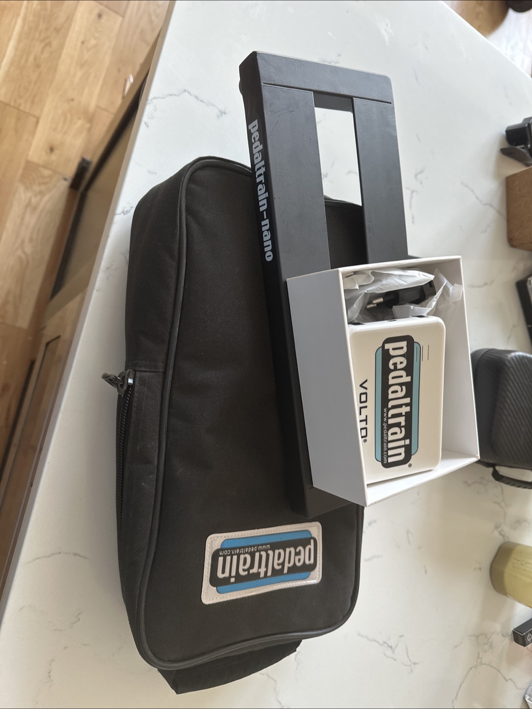 Nano Pedalboard with Case and Power Supply