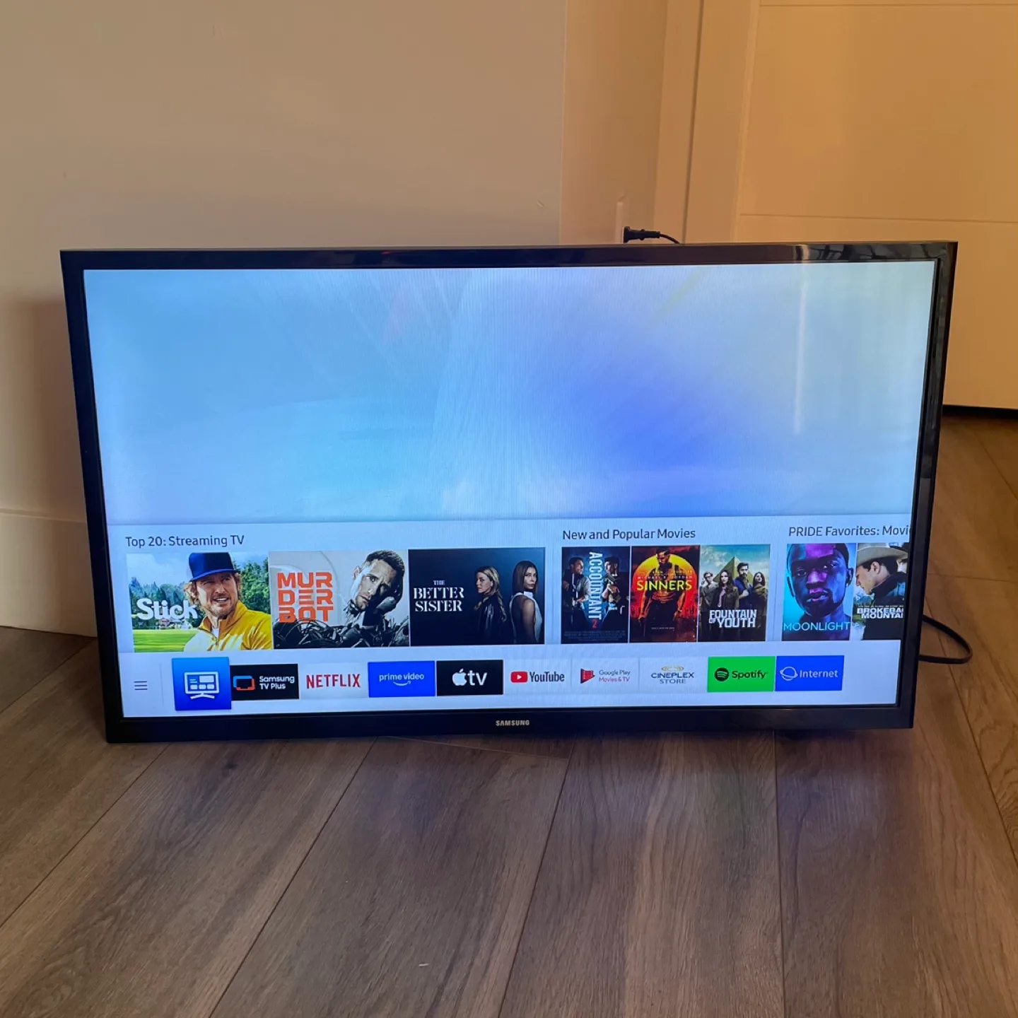 Samsung HD Smart LED TV thumbnail