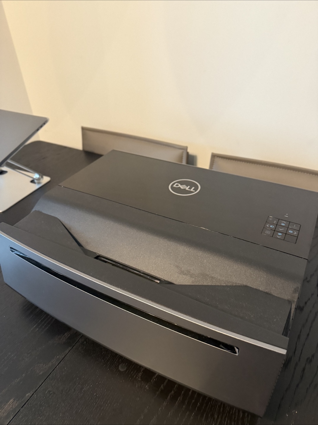 Dell S718QL 4K Ultra Video projector + 120inch screen frame - photo 2