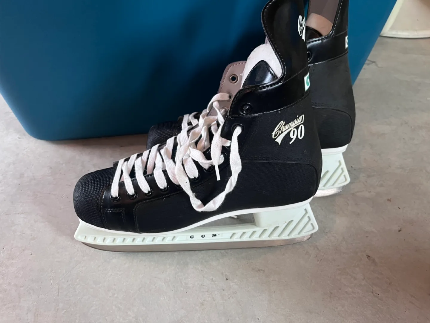 CCM Champion 90 Hockey Skates Size 11 🥕 thumbnail