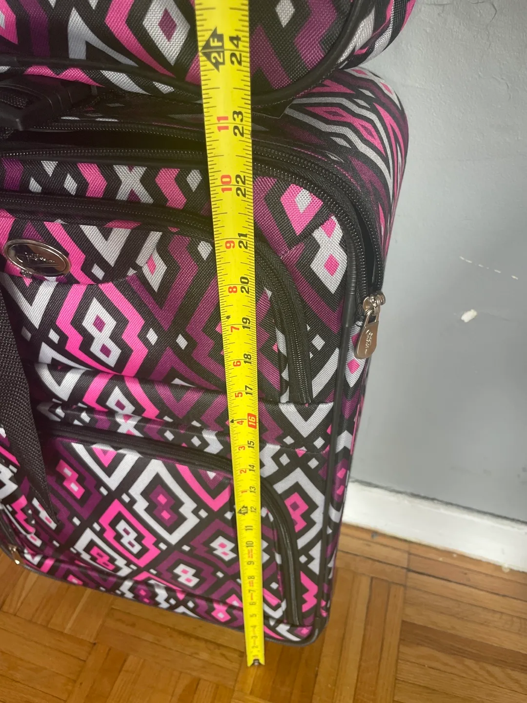 Stylish Luggage Set image indicator(2)