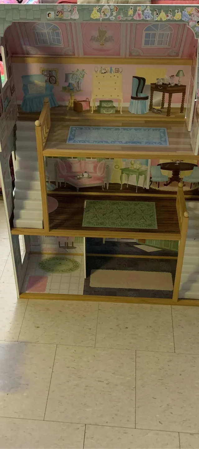 Dollhouse with Princess Decorations image indicator(2)