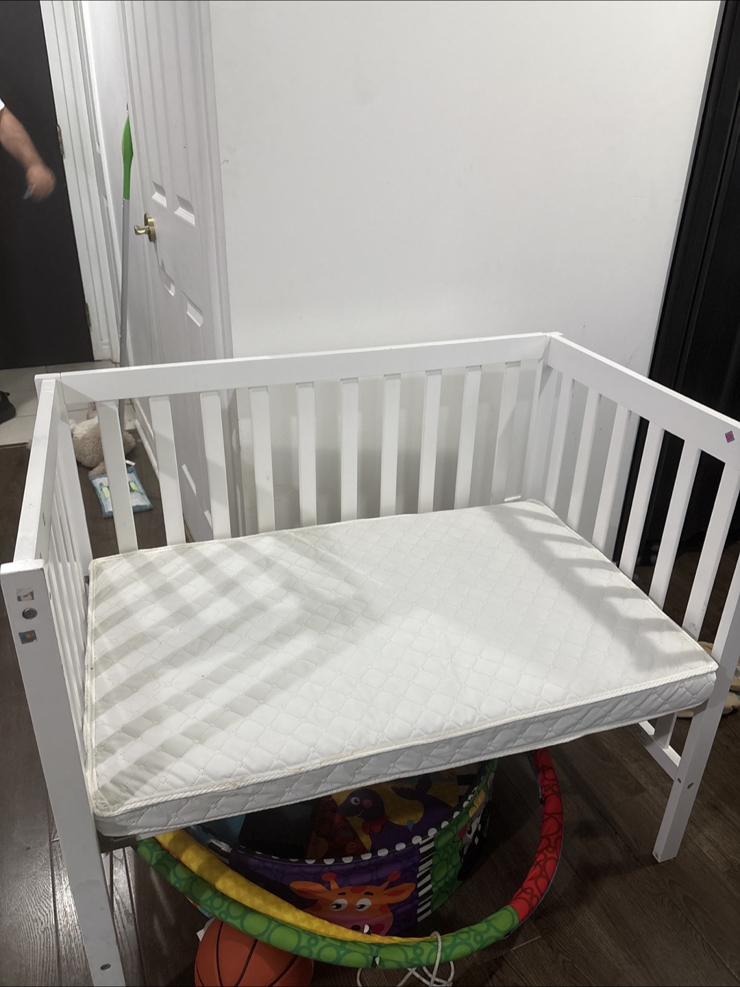 Mini crib with mattress and crib bumper