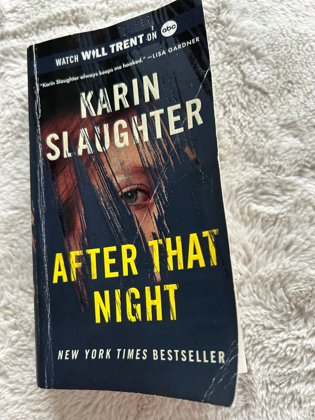 Books by Kristin Hannah, Elin Hilderbrand, Steven King  etc…. image indicator(4)