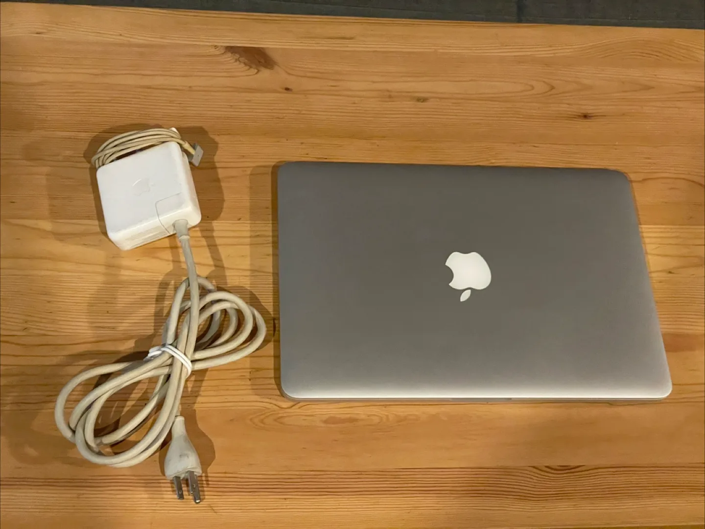 MacBook Pro - Retina, 13 inch, early 2015 image indicator(2)