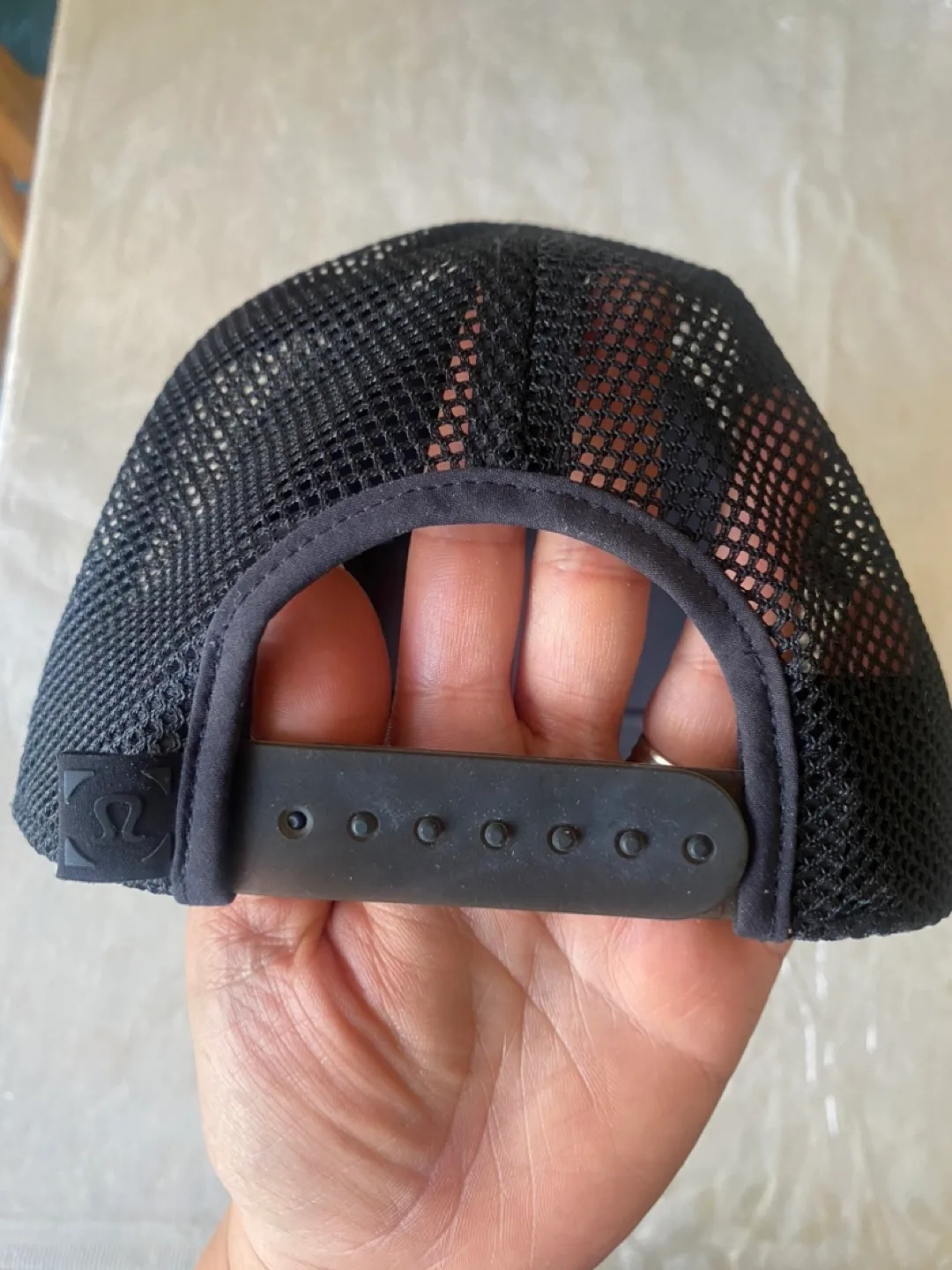 Lululemon Black Mesh Cap image indicator(2)