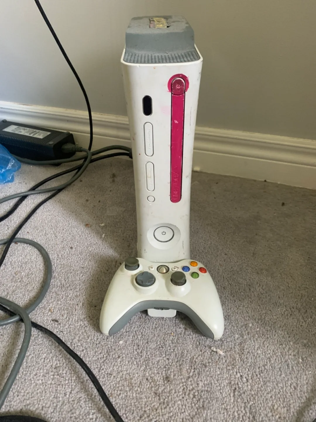 Xbox 360 Console With Controller thumbnail