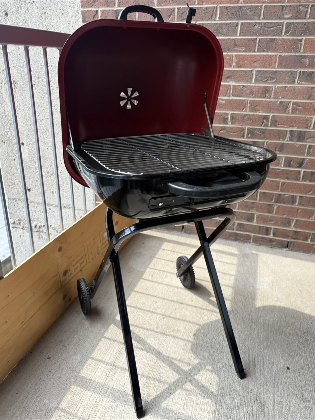 Small Red Grill - photo 3