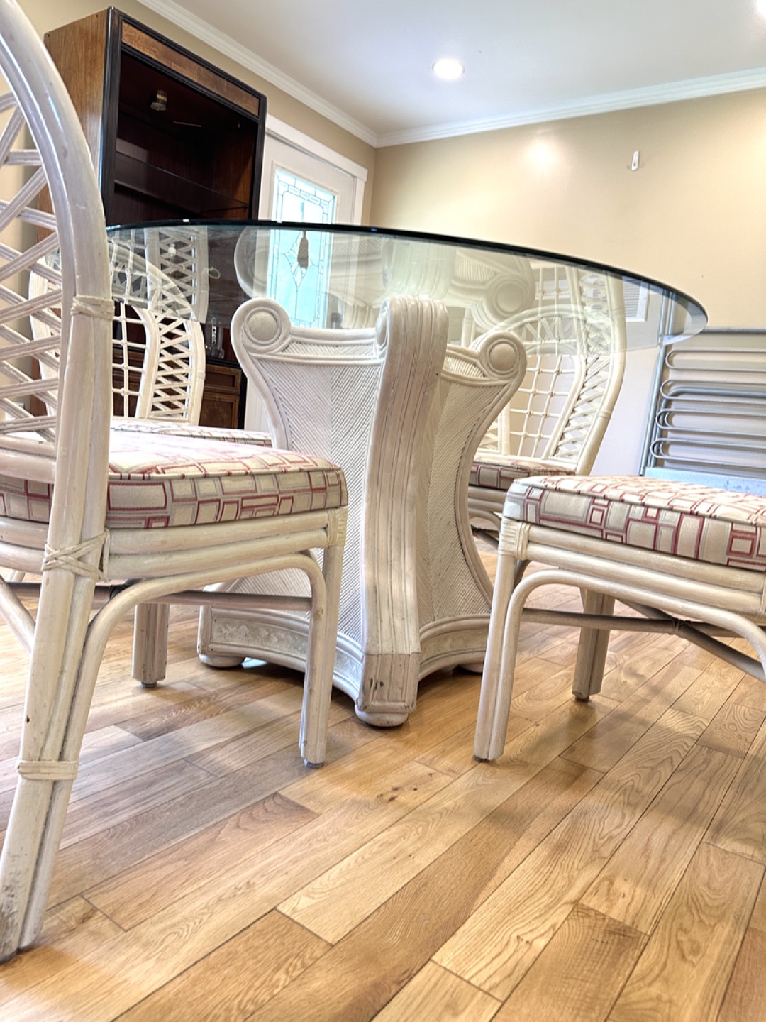 Beautiful Rattan Dining Table Set (CAN DELIVER) - photo 4