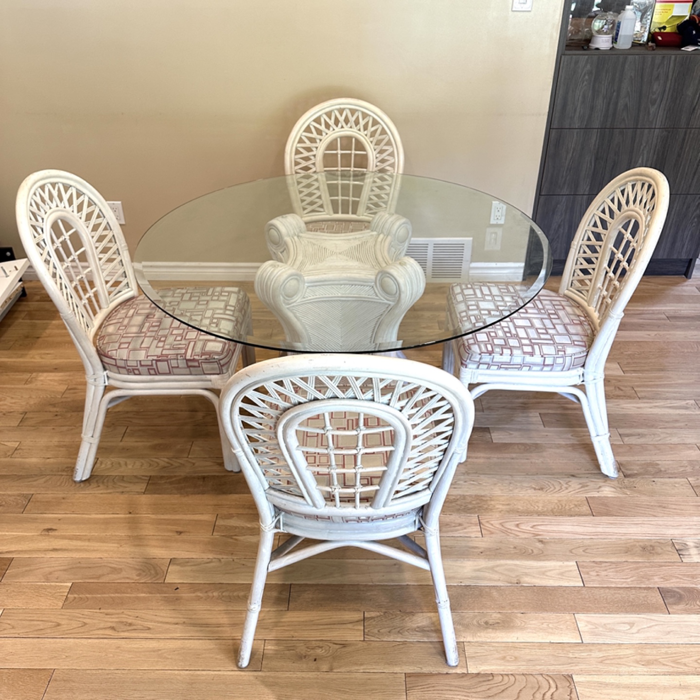 Beautiful Rattan Dining Table Set (CAN DELIVER)
