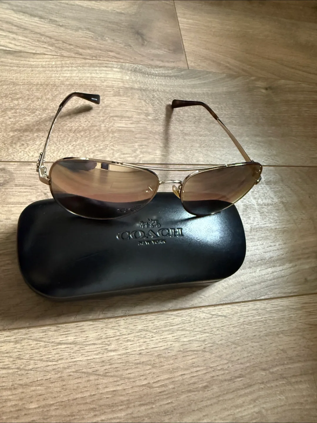 Coach sunglass thumbnail
