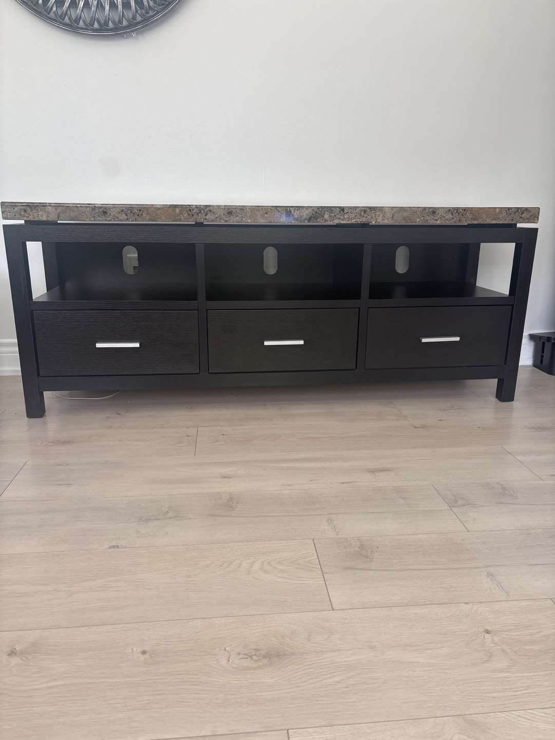 TV stand with storage 💚