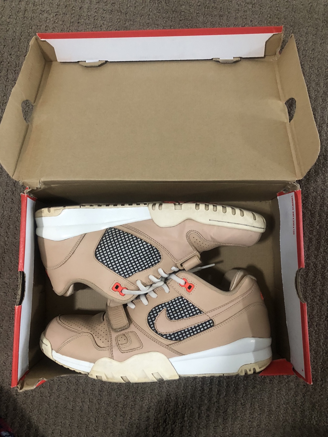 Men’s Nike shoe