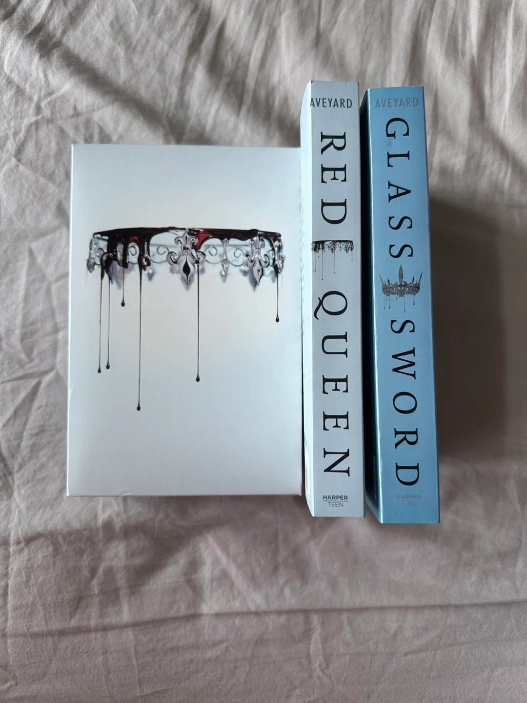 Red Queen Boxed Set by Victoria Aveyard image indicator(2)