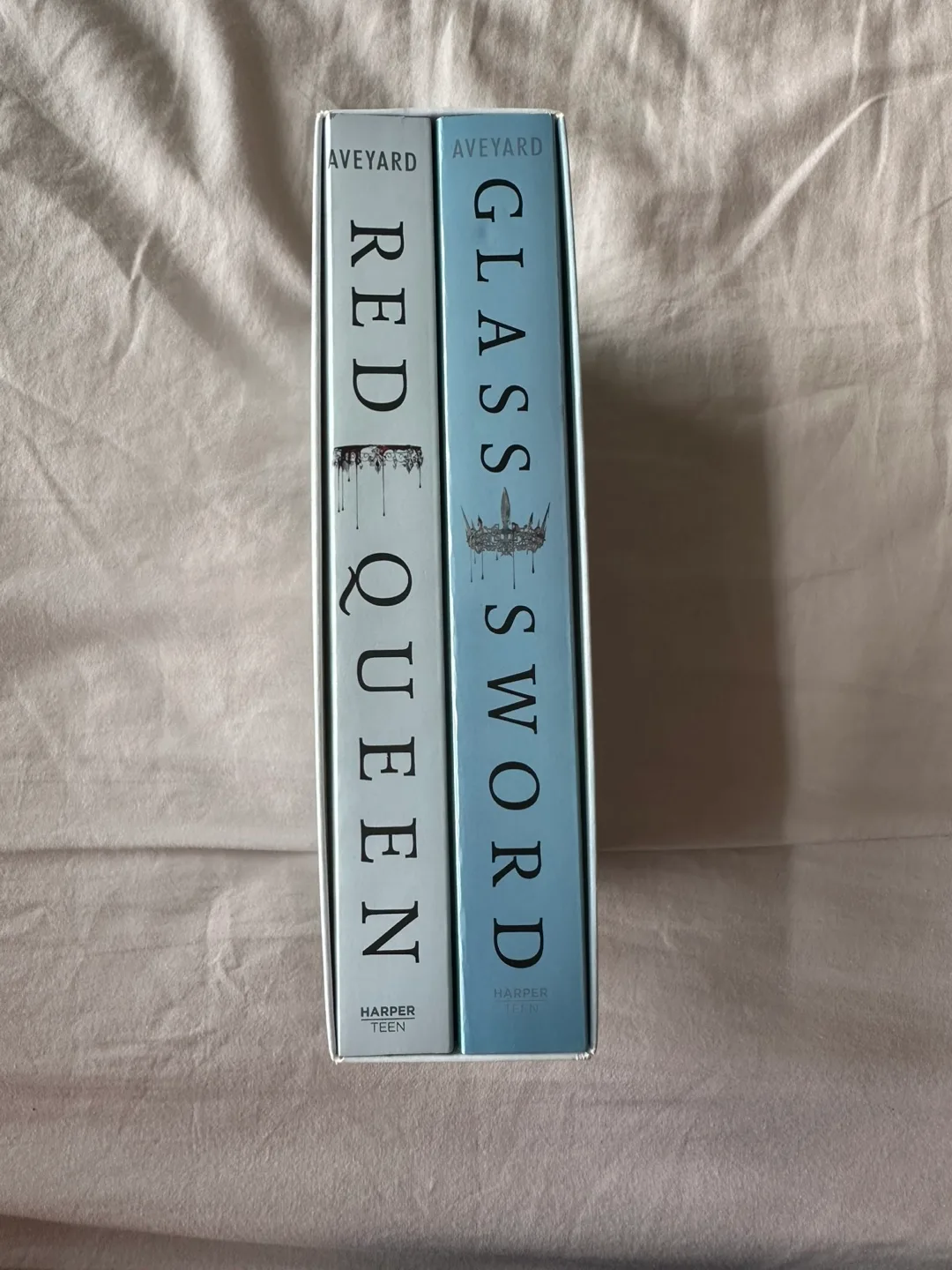 Red Queen Boxed Set by Victoria Aveyard image indicator(3)