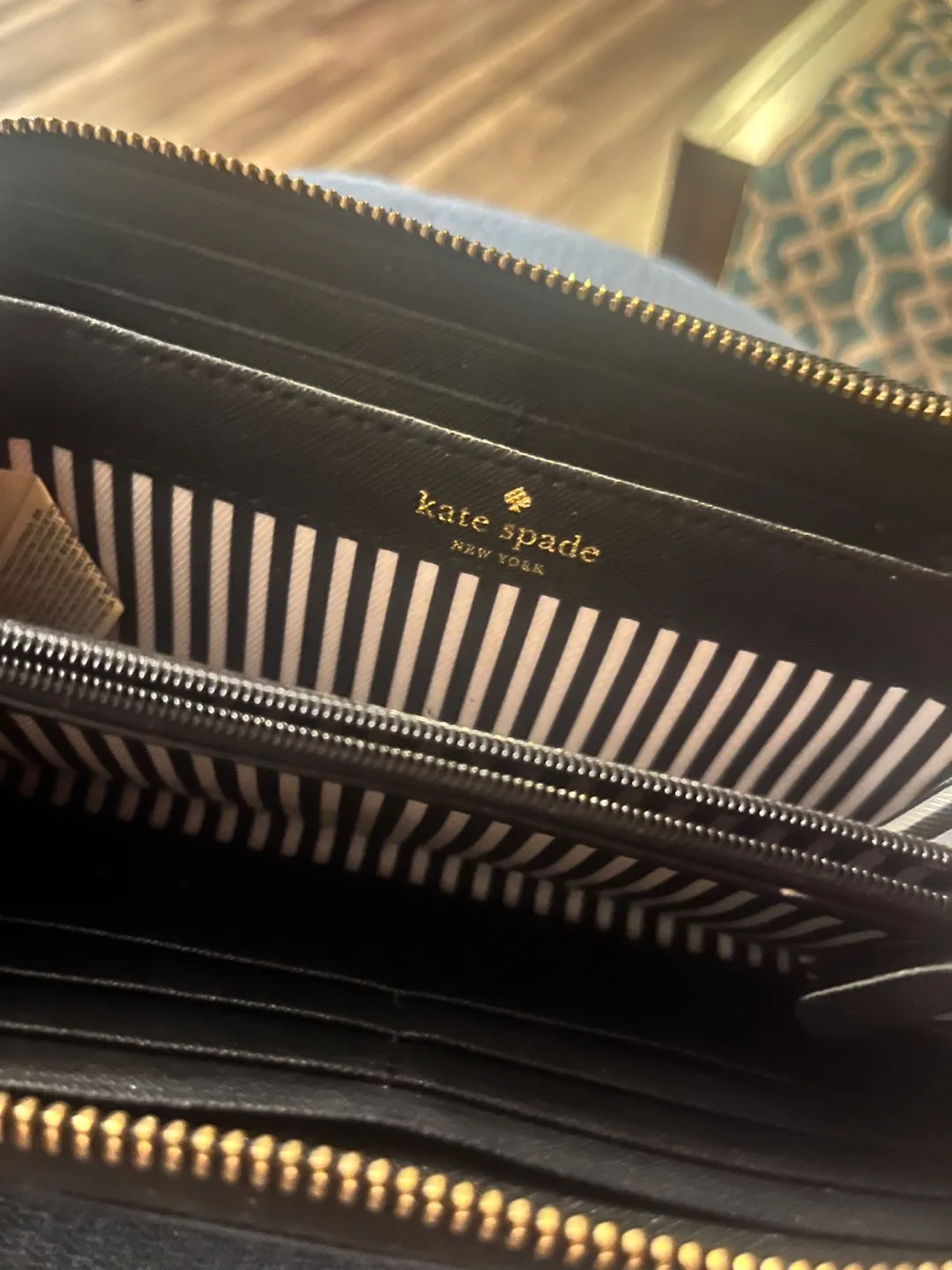 Kate spade wallet image indicator(3)