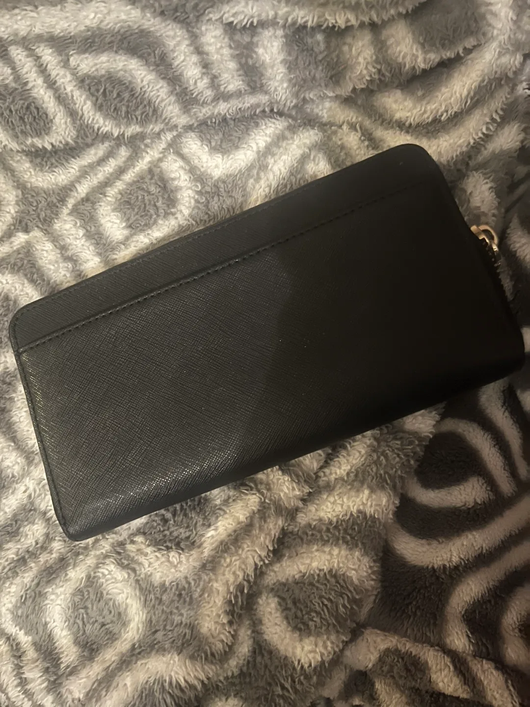 Kate spade wallet image indicator(2)