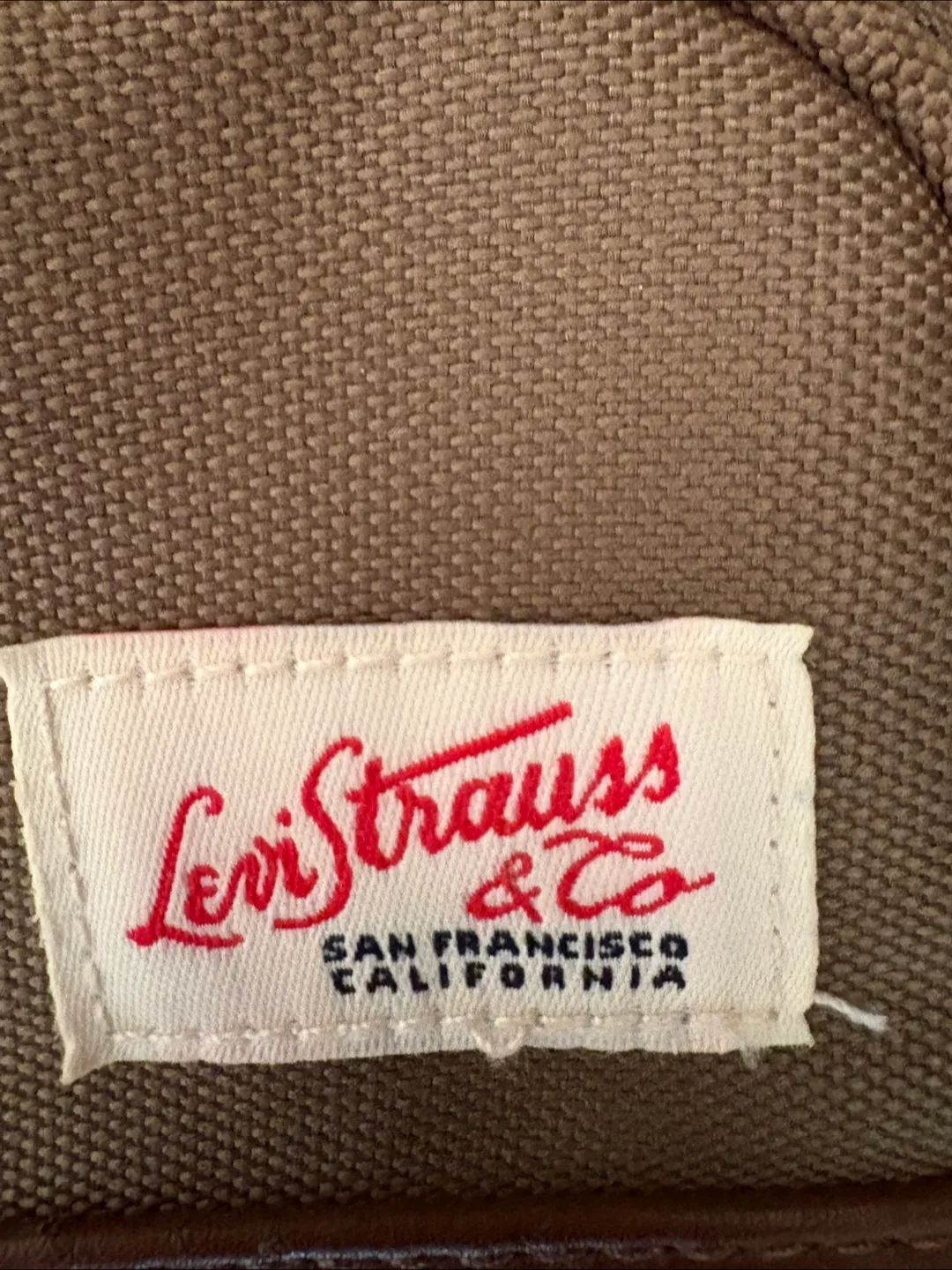 Levi Strauss&Co Men’s Purse image indicator(2)