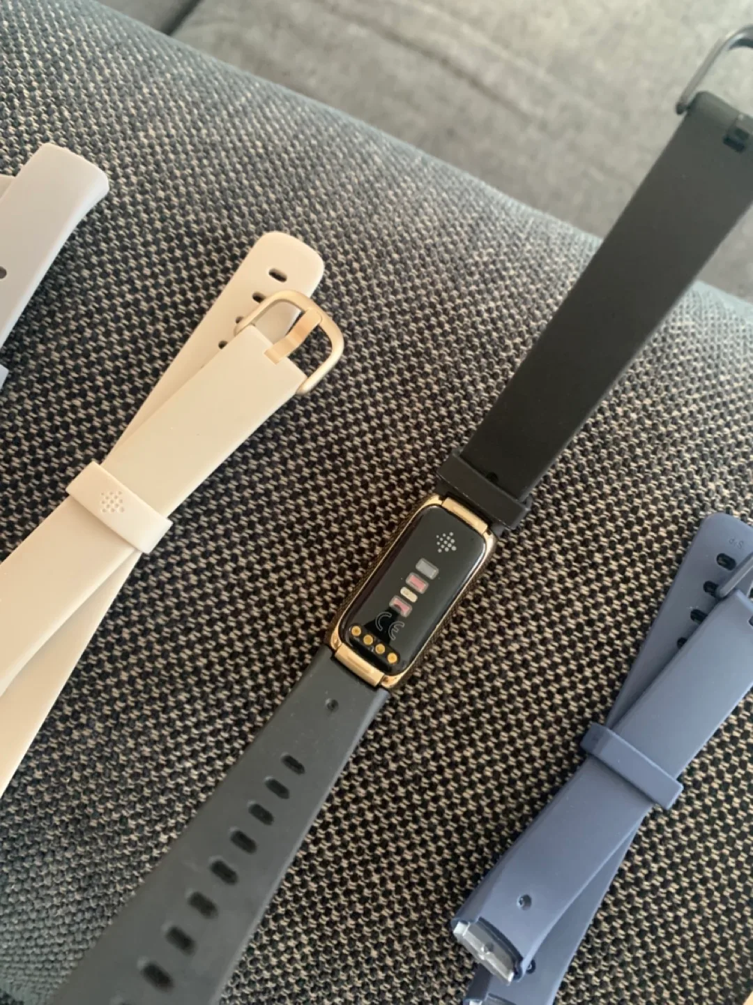 Fitbit Inspire 3 Fitness Tracker with Heart Rate Monitor image indicator(3)