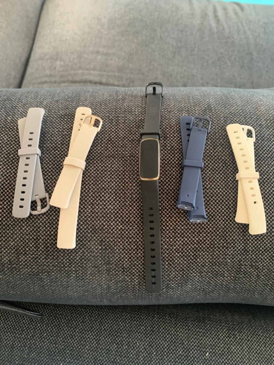 Fitbit Inspire 3 Fitness Tracker with Heart Rate Monitor image indicator(2)