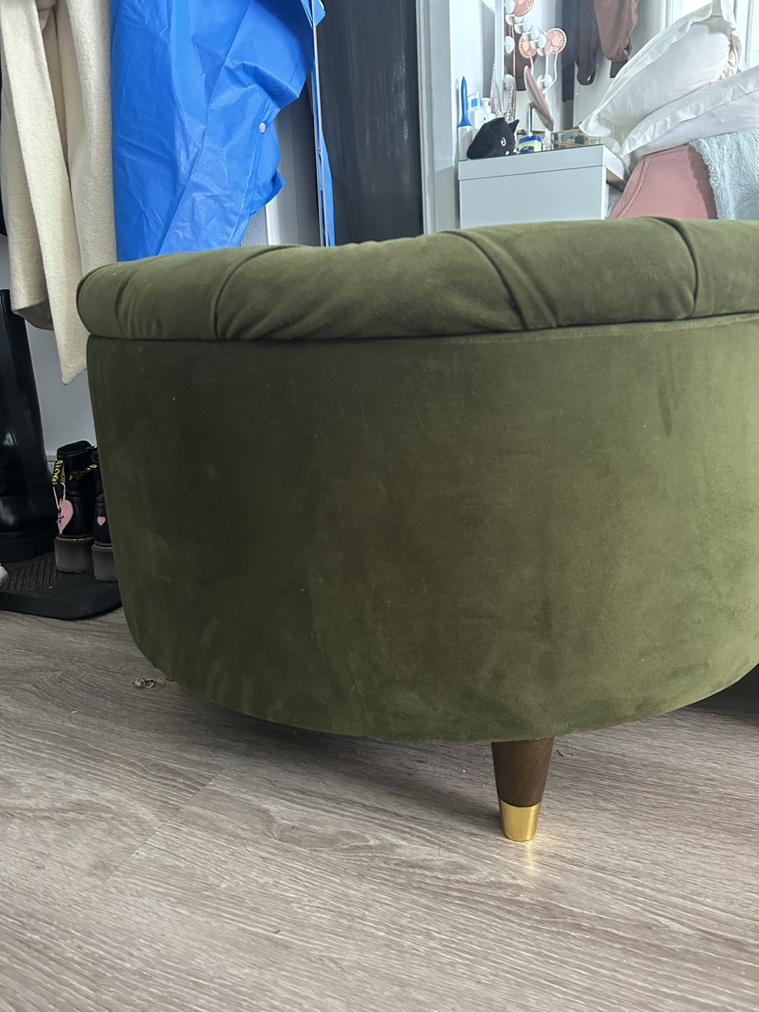 Luxury Jade Green Ottoman – Custom Dark Wood & Gold Accent Legs - photo 2
