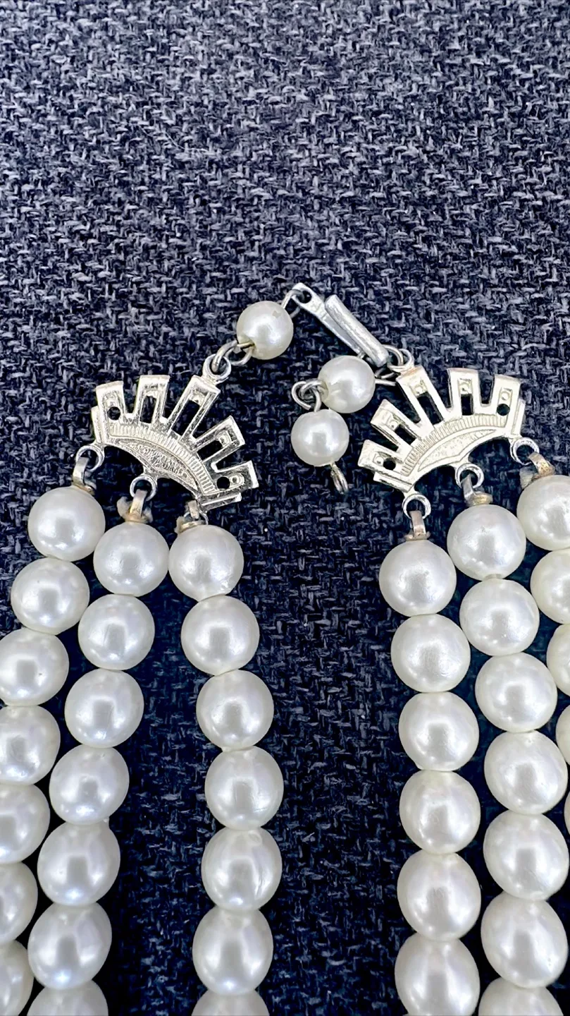 Three strand faux pearl choker necklace image indicator(2)