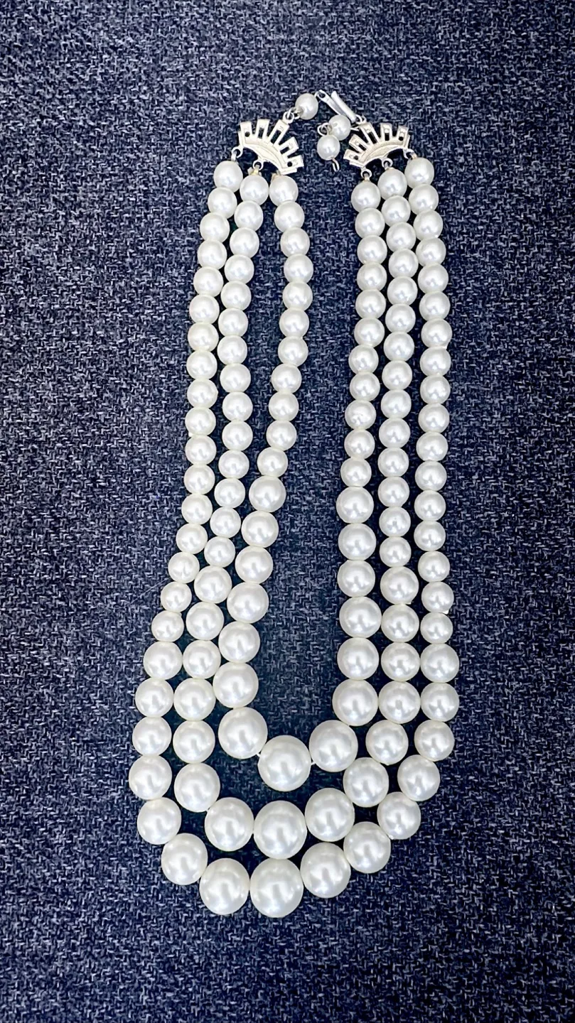 Three strand faux pearl choker necklace image indicator(6)