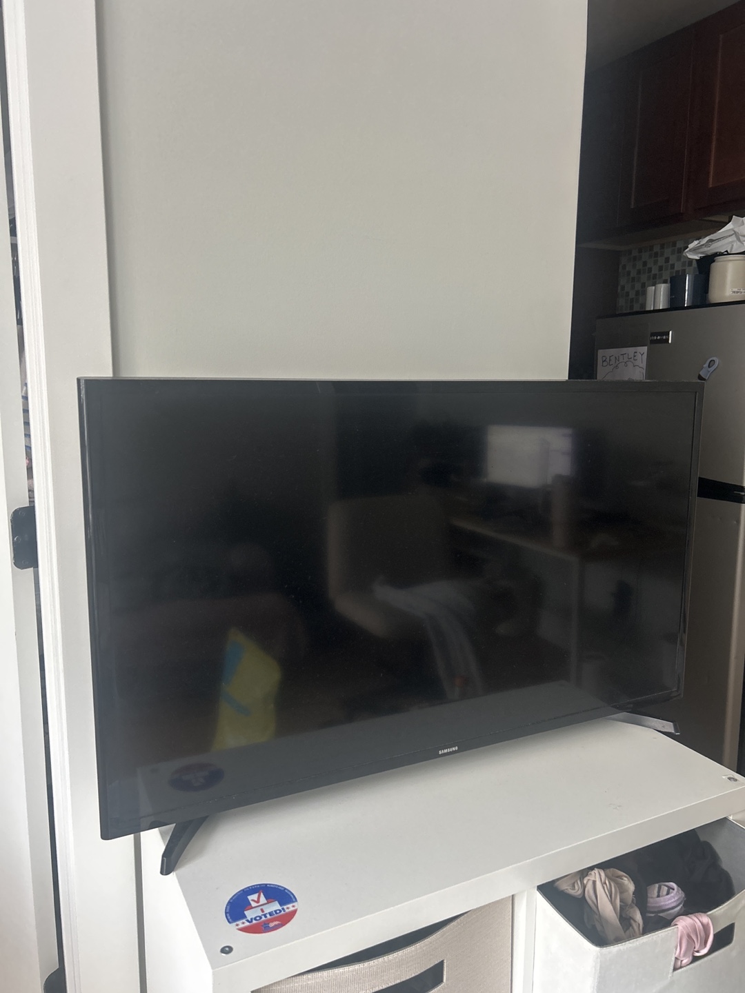 Samsung Flat Screen TV - photo 2