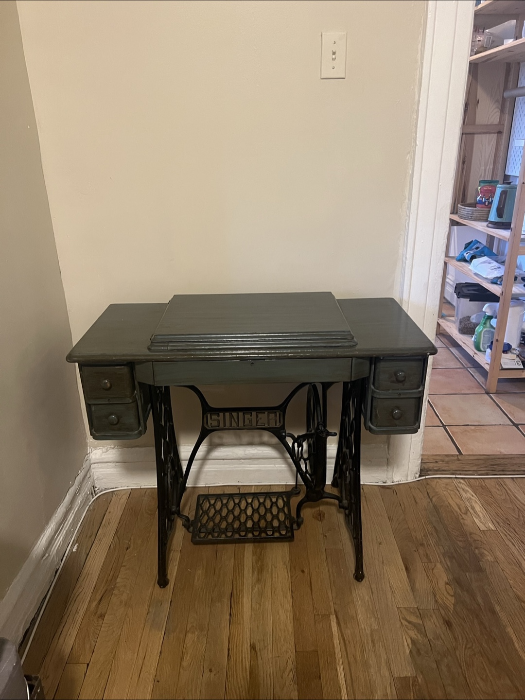 Vintage Sewing Machine Table / Desk - photo 2