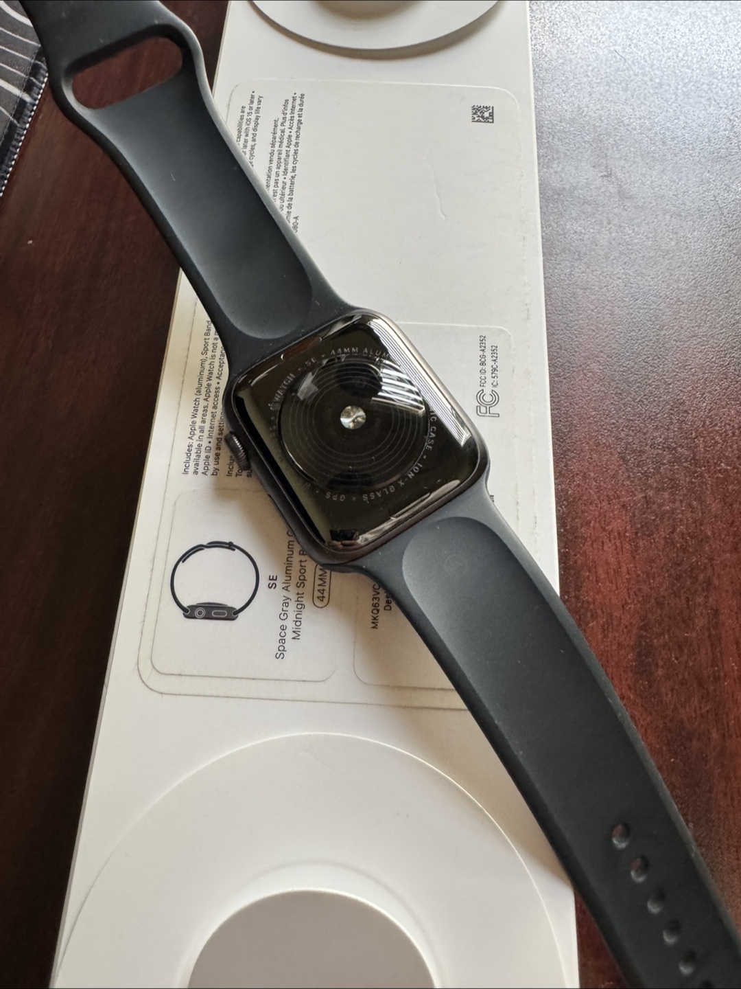 Apple Watch SE (1st Gen) - photo 2