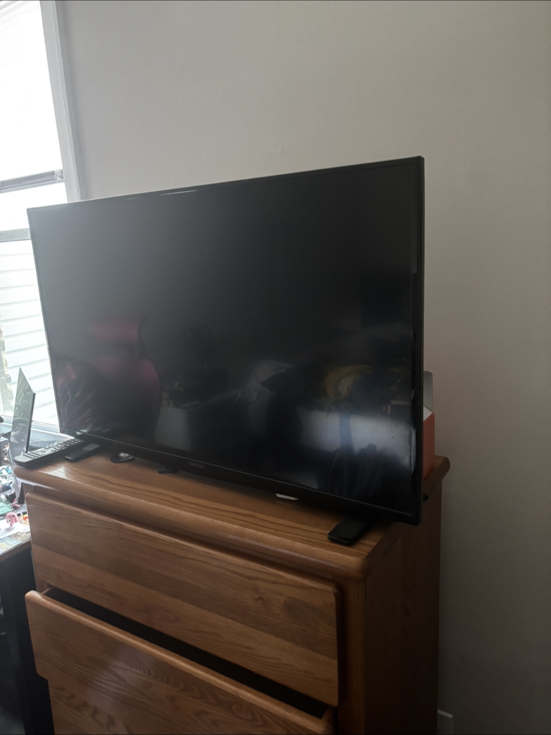 Insignia 40’ Flat Screen TV - photo 2