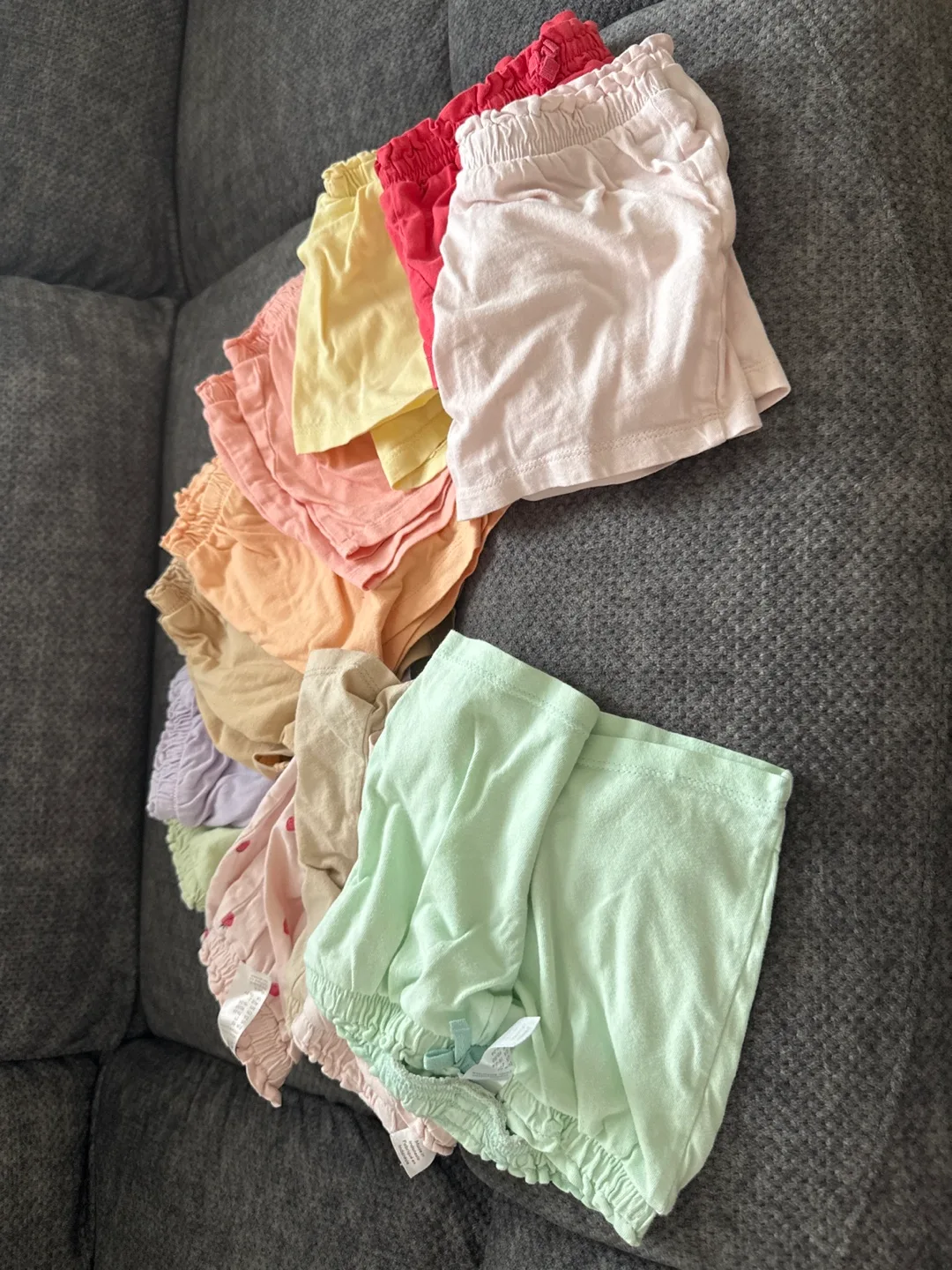H&M 2T girl shorts (12 pieces) thumbnail