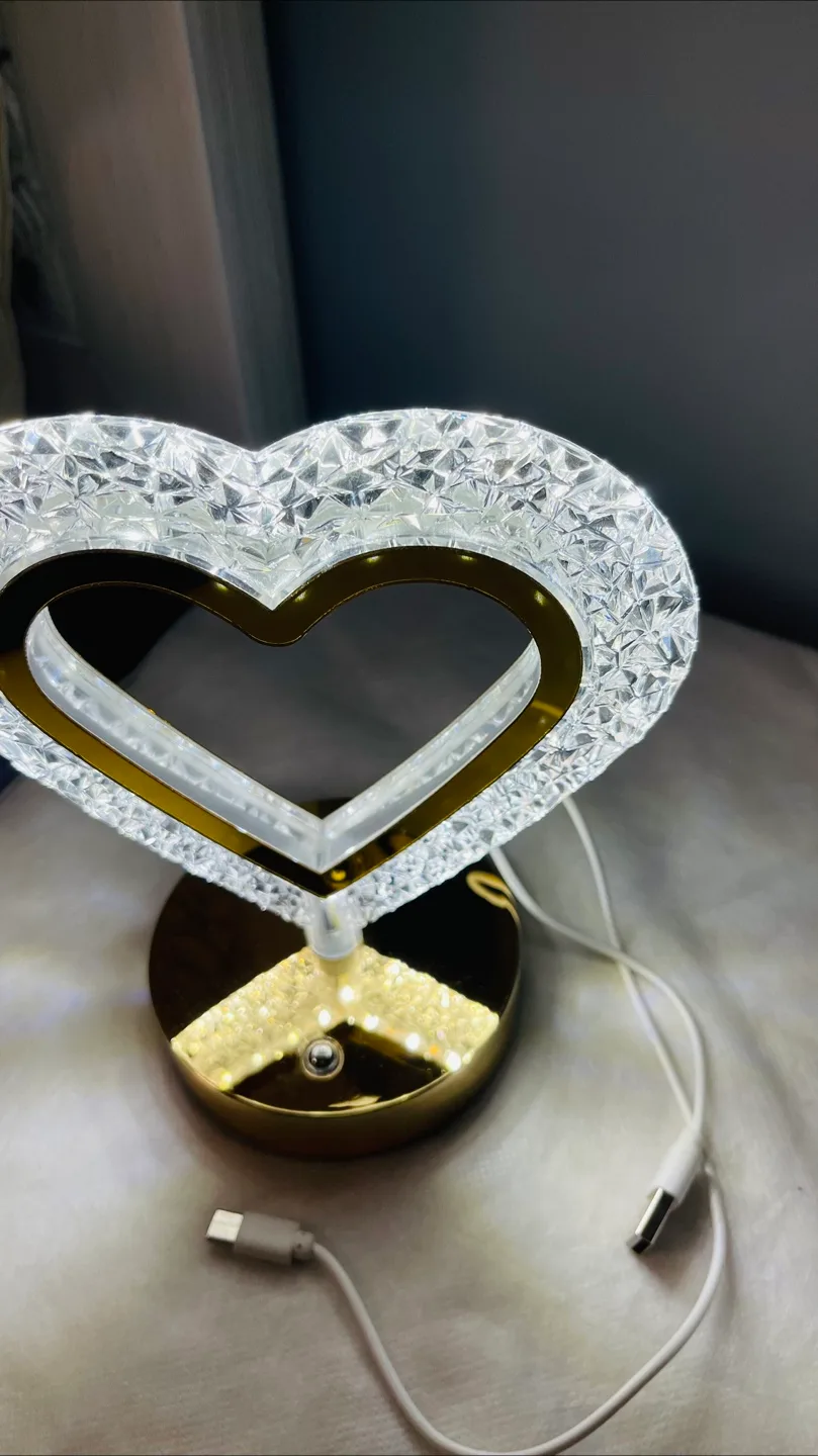 Heart-Shaped LED Table Lamp thumbnail