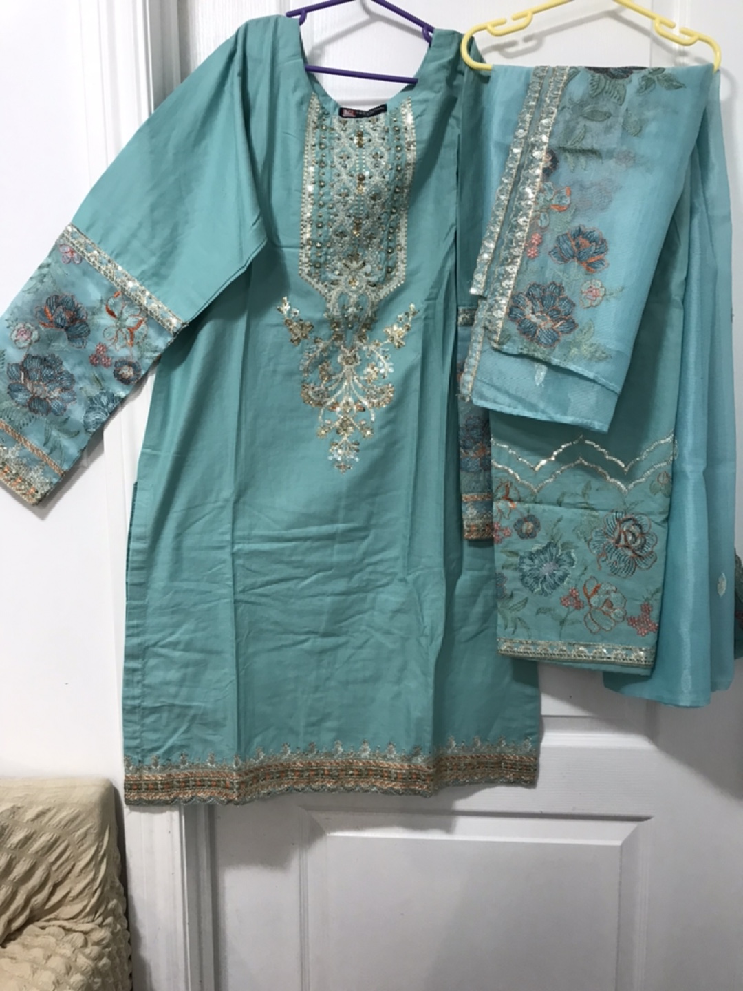 Embroidered Pakistani/Eastern Suit Set - photo 2