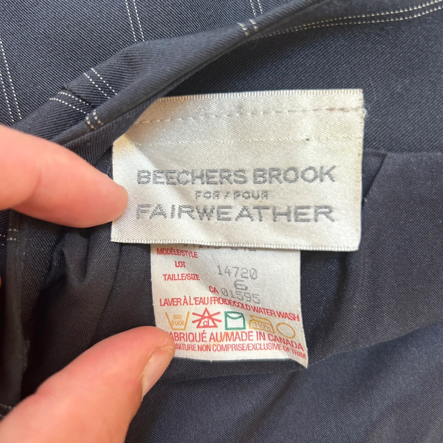 Navy Blue White Pinstripe Knee-Length Pencil Skirt (Size US 6) image indicator(4)