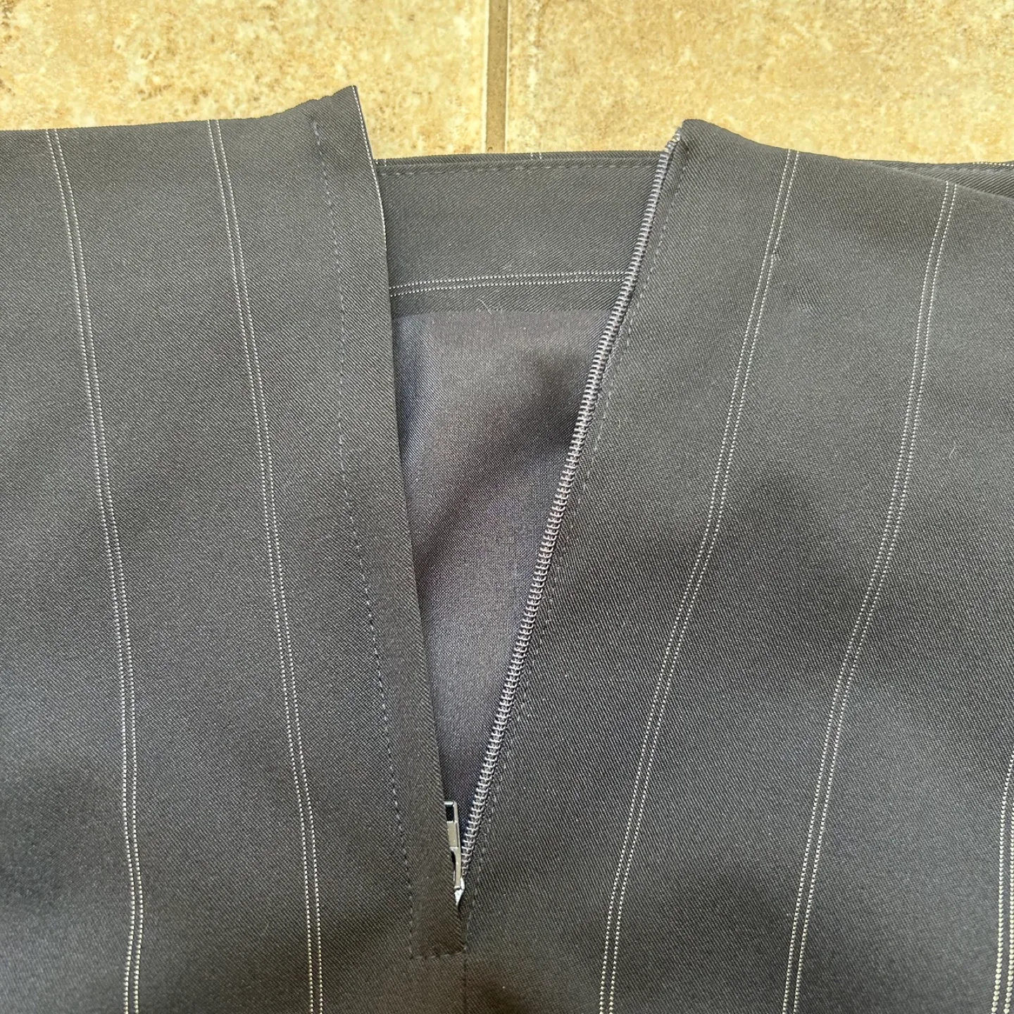 Navy Blue White Pinstripe Knee-Length Pencil Skirt (Size US 6) image indicator(3)