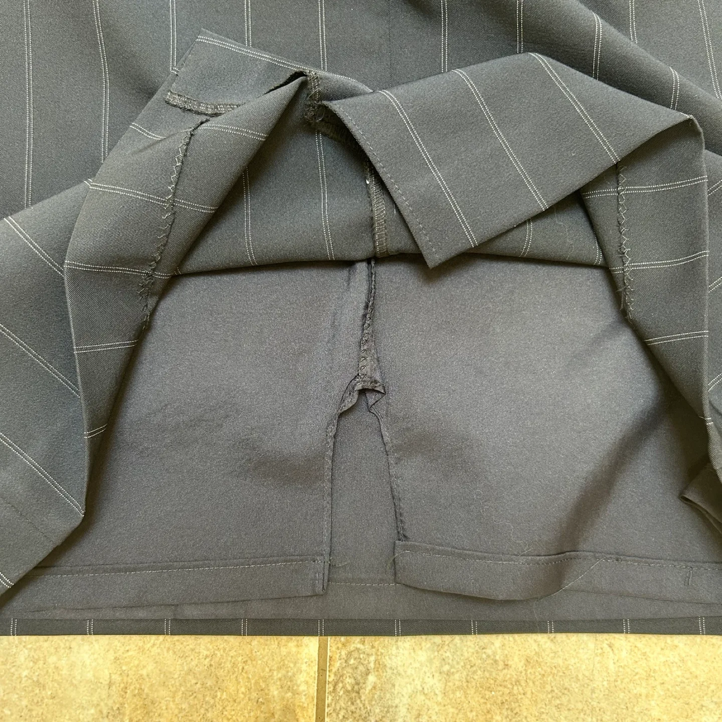 Navy Blue White Pinstripe Knee-Length Pencil Skirt (Size US 6) image indicator(6)