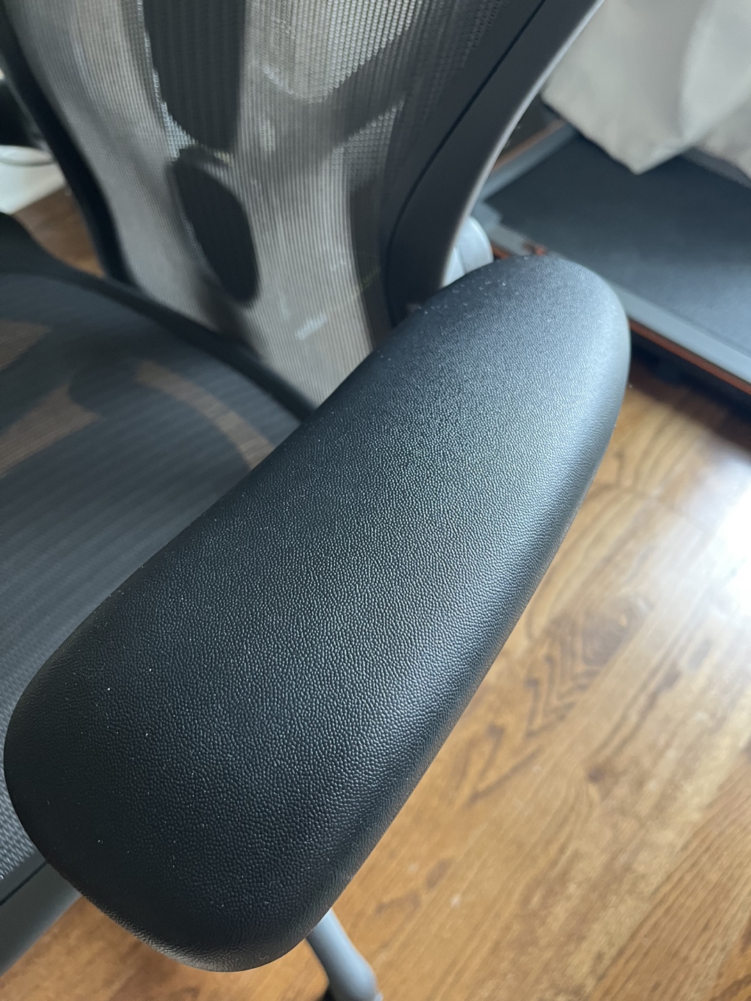 Herman Miller Aeron Chair - photo 3