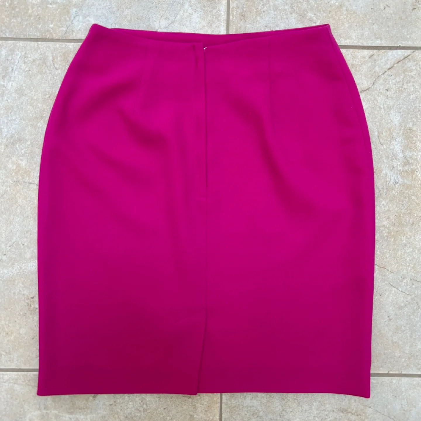 Women’s Fuschia Pink Double-Lined Knee-Length Skirt (Size US 4) image indicator(2)