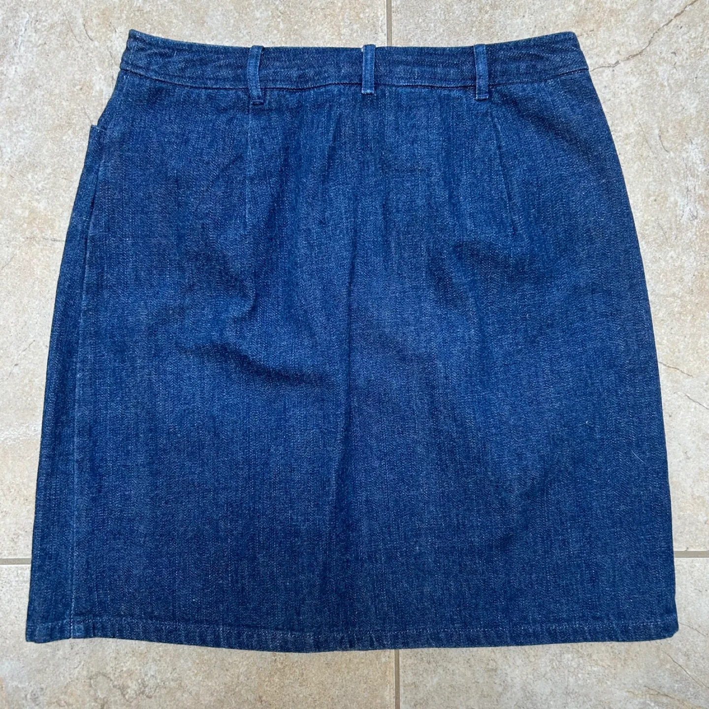 Liz Claiborne Denim Blue Knee-Length A-Line Skirt (Size US 6P) image indicator(2)