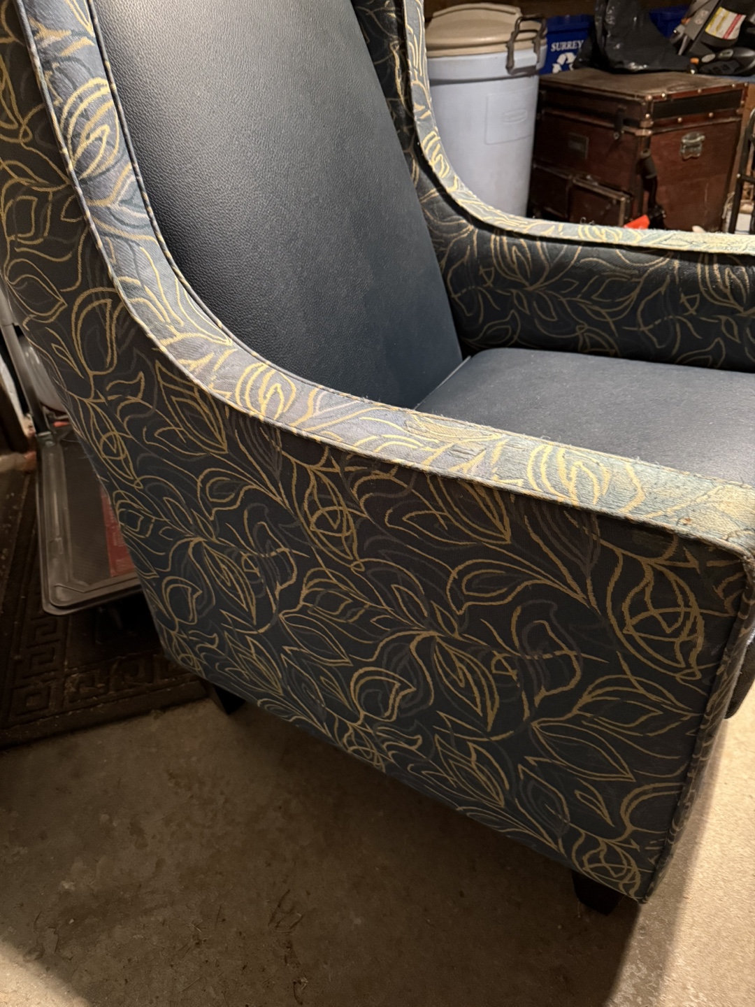 Two high back wing chairs - photo 4
