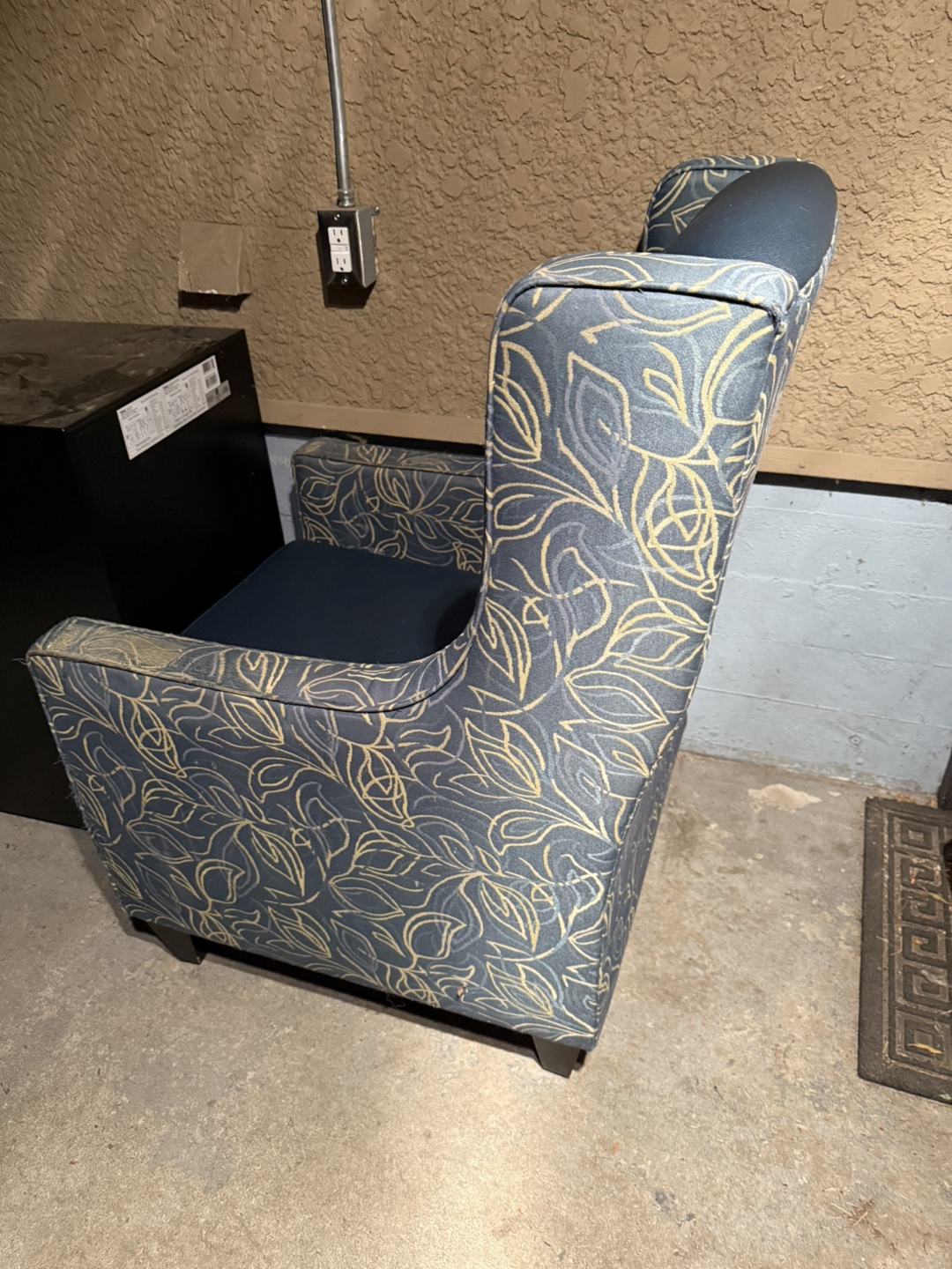 Two high back wing chairs - photo 2