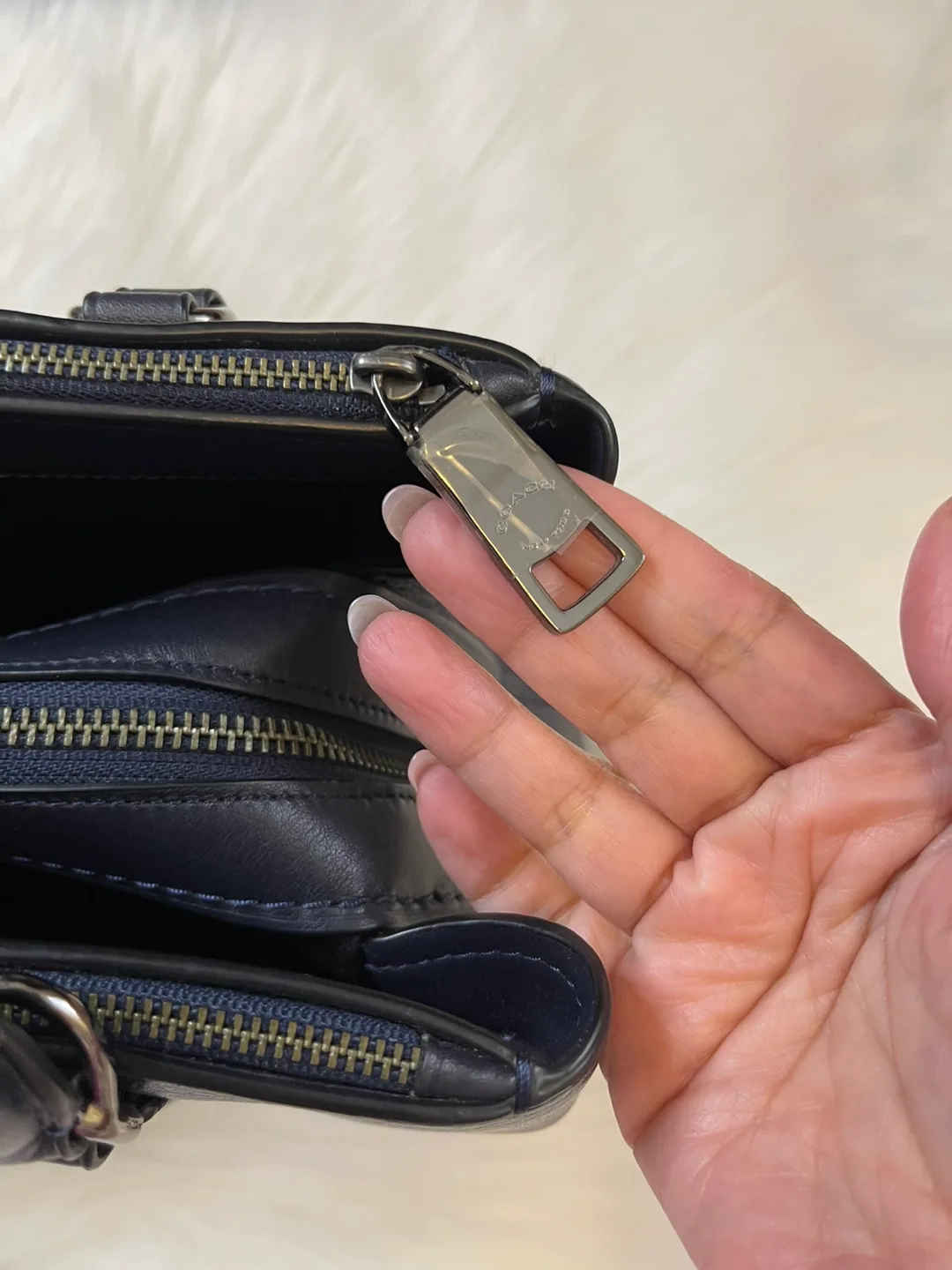 COACH BROOKLYN 34 CARRYALL HANDBAG Navy Blue Pebbled Leather image indicator(6)