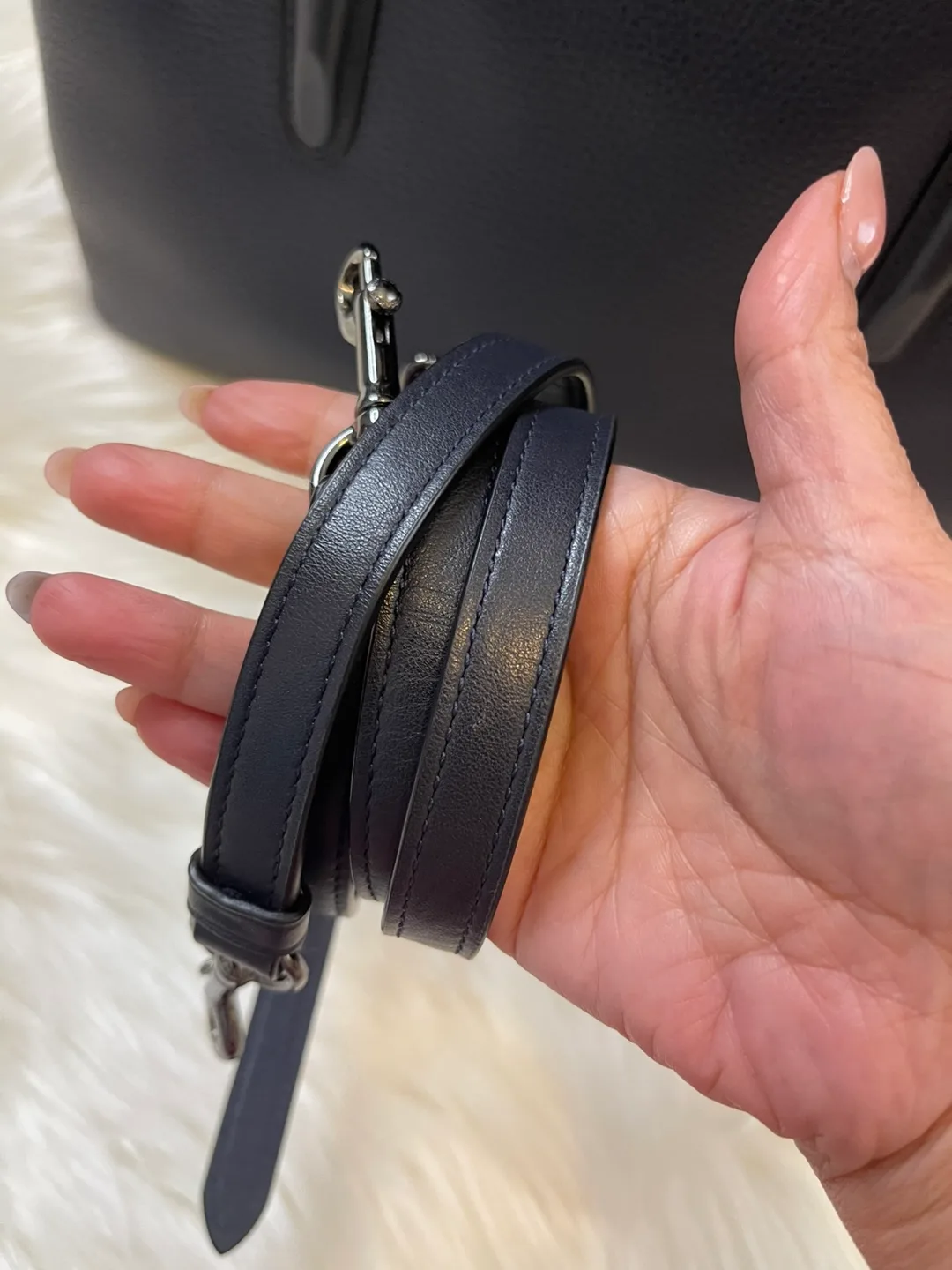 COACH BROOKLYN 34 CARRYALL HANDBAG Navy Blue Pebbled Leather image indicator(10)