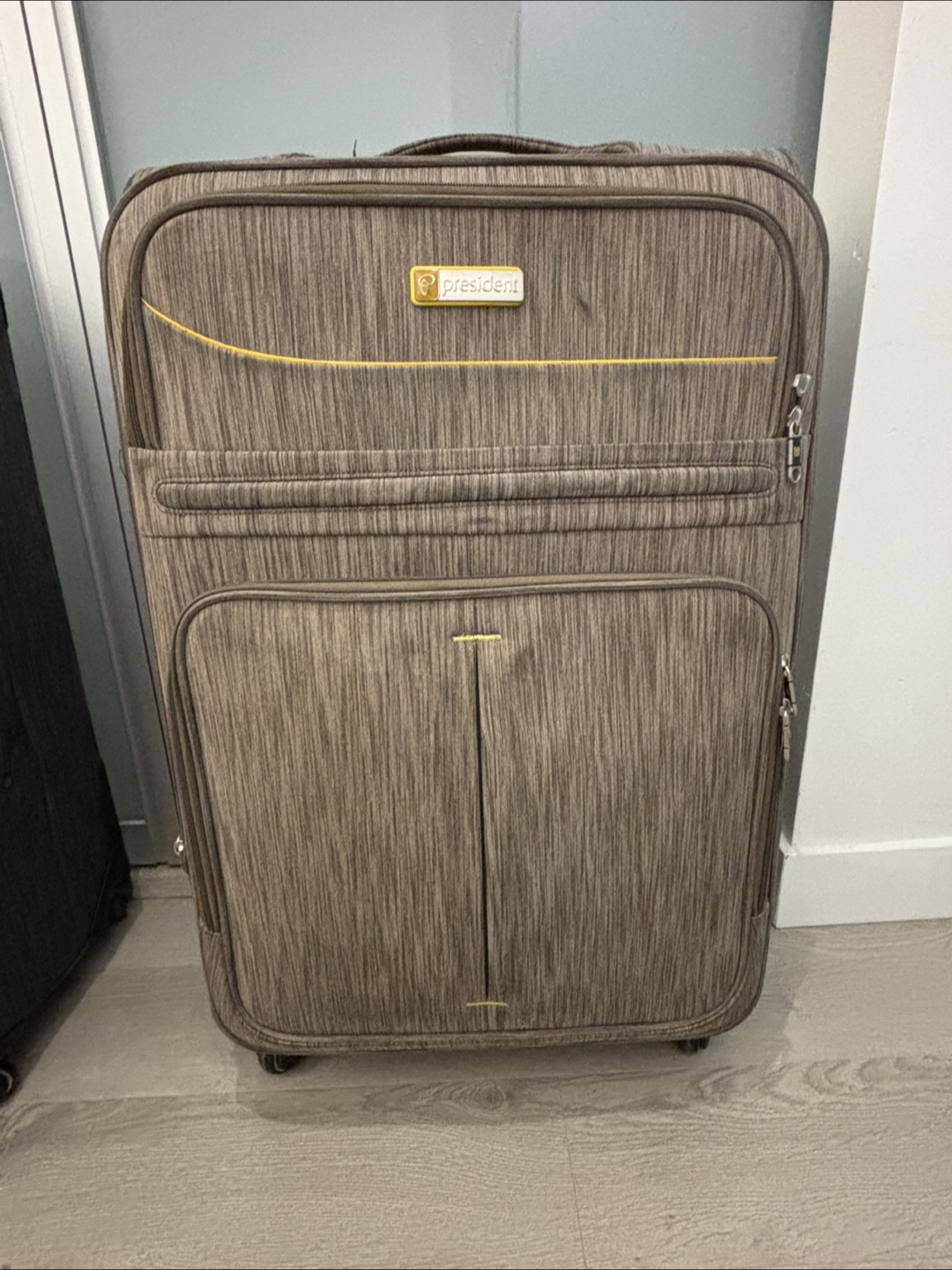 28" large checked luggage/suitcase - photo 5