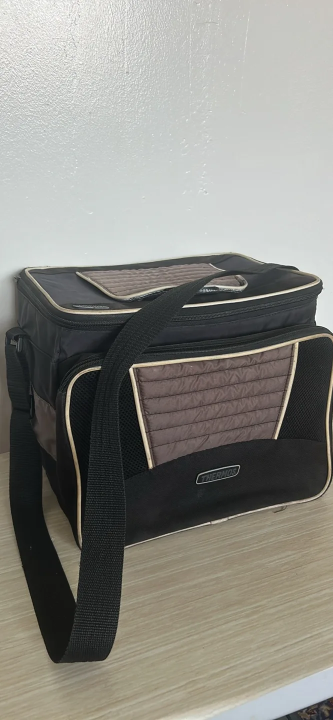 Thermos Cooler Bag with Shoulder Strap thumbnail