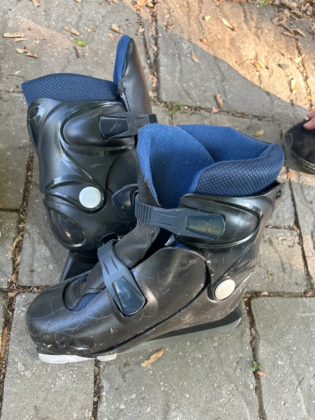 Assorted Figure Skates and Hockey Skates image indicator(3)